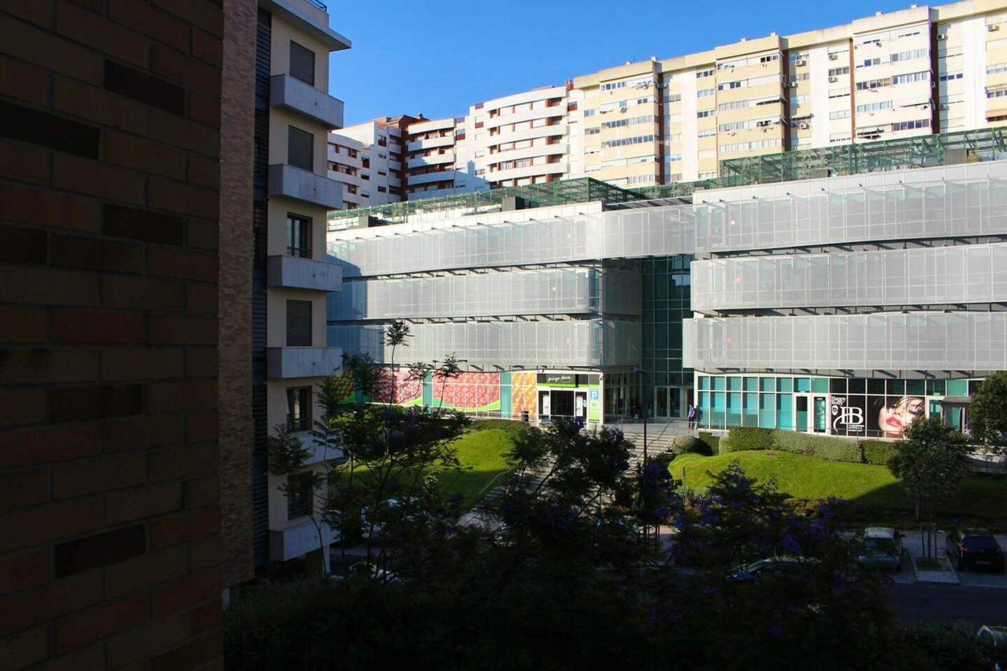 2 Bedrooms With Shared Pool And Wifi At Apartment Lisbon